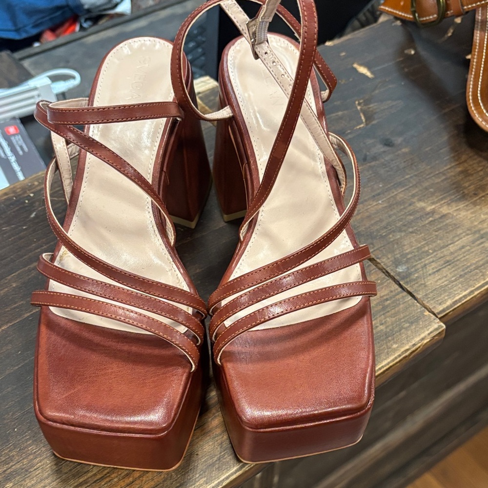 Elegant Brown Platform Sandals
